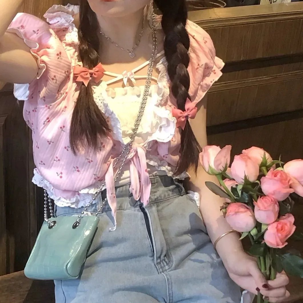 伊莱克特勒滑翔在蓝天